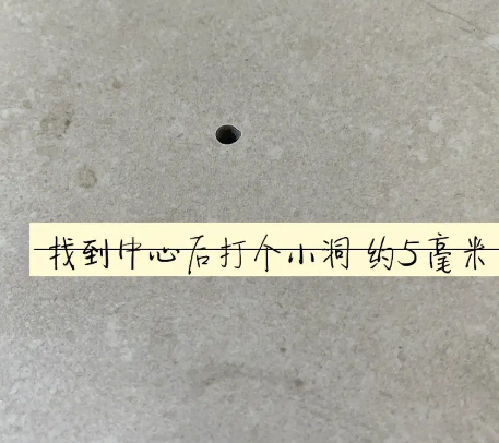 德格瓷砖空鼓维修公司专业解答在瓷砖铺贴过程中，如果砂料搅拌不均匀，将会带来以下问题